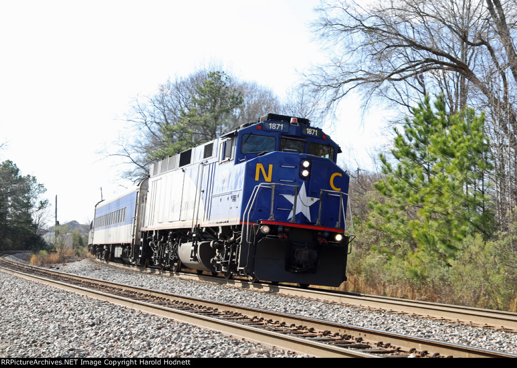 RNCX 1871 leads train P072-02 away from the station